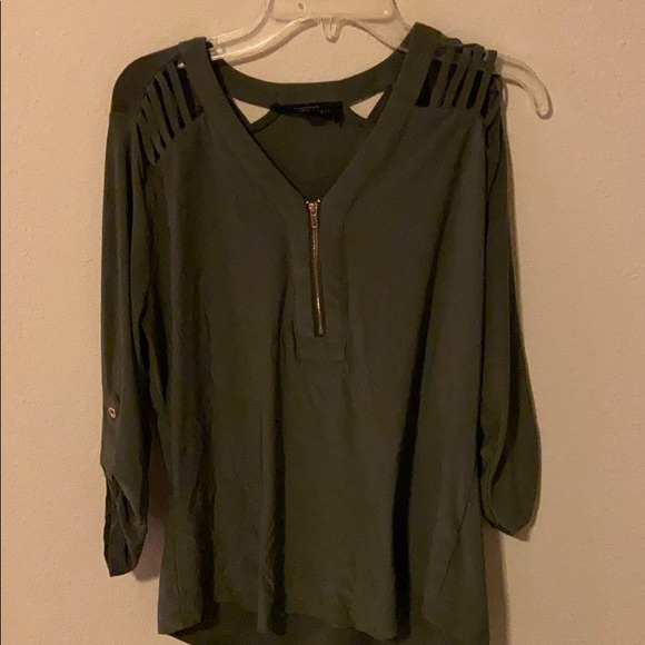 Green top - Picture 1 of 1